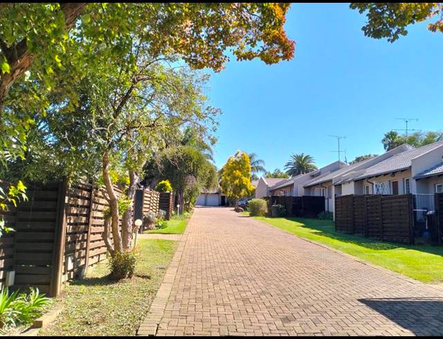 2 BEDROOM TOWNHOUSE FOR SALE IN BIRCHLEIGH